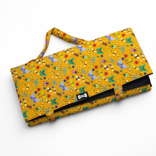 Summer Buzzin' Dog Settle Mat – Lightweight, Waterproof & Travel-Friendly